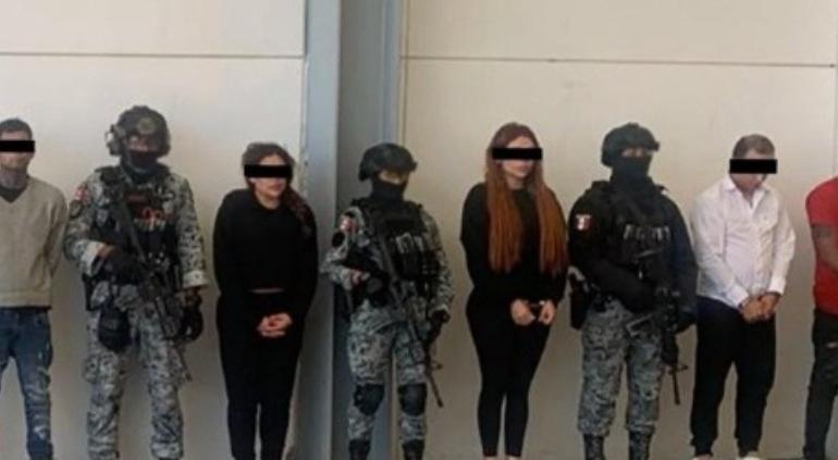 Fuerzas federales detuvieron a nueve personas y aseguraron 64 vehículos, armas de alto calibre, lanzagranadas y explosivos.