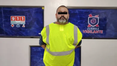 Detienen a hombre con orden de aprehensión por delitos contra la salud en Juárez 2 Agentes municipales ubicaron al hombre en la colonia Plutarco Elías Calles y confirmaron el mandamiento judicial mediante el Sistema de Plataforma Juárez.