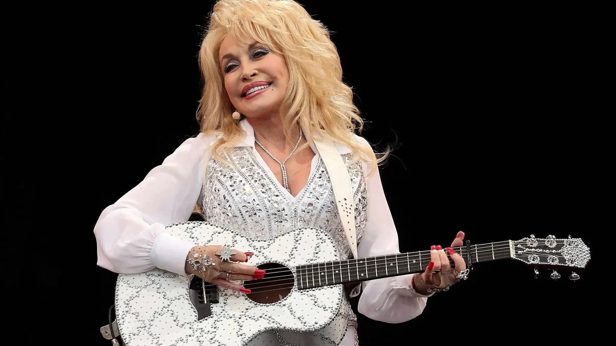 Dolly Parton durante una presentación pública