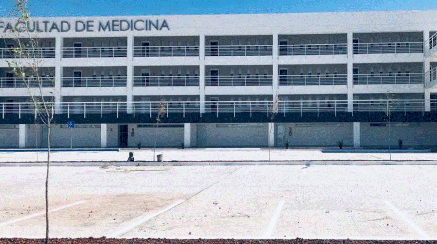 Universidad de Durango juega con el futuro de sus alumnos con carrera de IA 2 Estudiantes del campus Chihuahua aseguran que Ingeniería en Inteligencia Artificial y Seguridad en Software fue aplazada dos veces; la institución ofrece esperar hasta enero o pedir un reembolso.