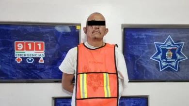 Detienen a hombre por vi0lencia familiar; lo investigan por fem1nicidio en Juárez 2 El arresto ocurrió en Infonavit Casas Grandes; policías localizaron una mochila con ropa que presentaba aparentes manchas de sangre.