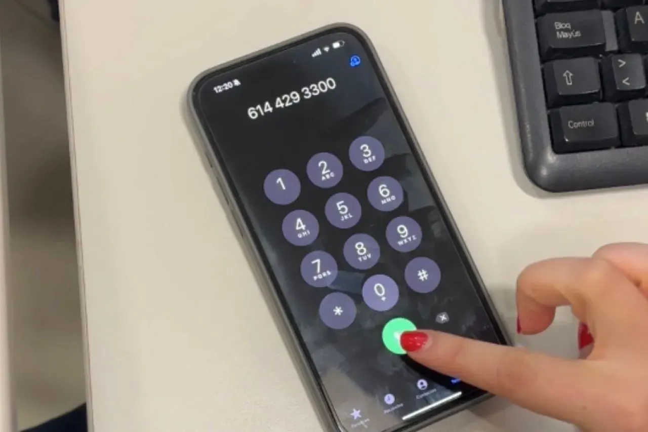 Teléfono celular con tarjeta SIM sujeto al registro de líneas telefónicas en México