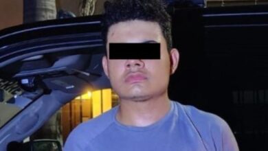 Propinó golpiza a su mamá por no ser ¡su hijo favorito! 2 Un joven de 19 años fue detenido en Monterrey luego de que su madre lo señalara por patearla y amenazarla de muerte durante una discusión familiar.