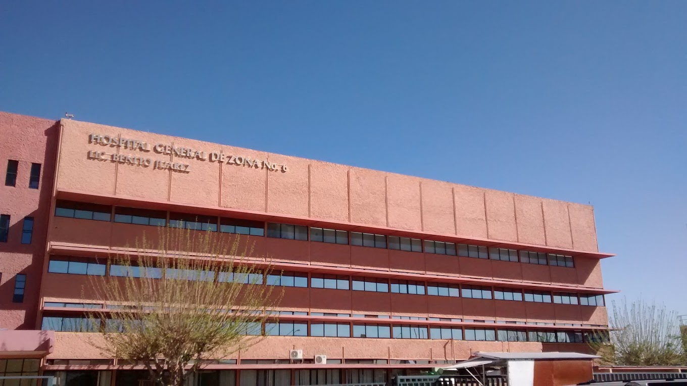 Lluvia Eileana Bernal afirmó que su padre permaneció una semana sin valoración especializada tras sufrir un infarto; posteriormente fue trasladado a la Clínica 2.
