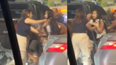 Captaron fuerte pelea entre mujeres en Las Torres; así ocurrió 3 Cuatro mujeres intercambiaron golpes y jalones de cabello en el estacionamiento de un centro comercial de Ciudad Juárez; un hombre intervino para separarlas.