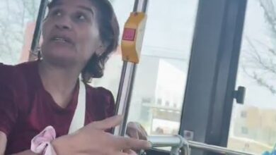 VIDEO: Discusión entre pasajeras termina en p3lea dentro de un camión 2