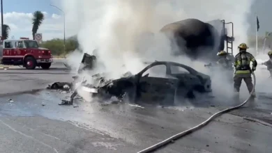 Mujer muere calcinada; revolvedora sin frenos chocó su Mercedes y provocó carambola 2 El camión impactó varios vehículos sobre Paseo de los Leones; un adolescente resultó lesionado y el conductor de la unidad pesada no fue localizado en el lugar.