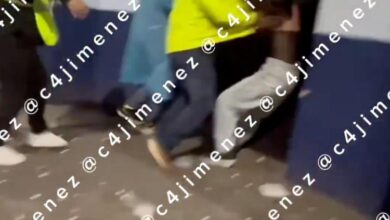 Intentaron detener a menor por vender droga; sus padres atacaron a policías 2 La adolescente habría arrojado las dosis que llevaba y pedido ayuda a sus familiares, quienes presuntamente enfrentaron a los agentes en la colonia Morelos.