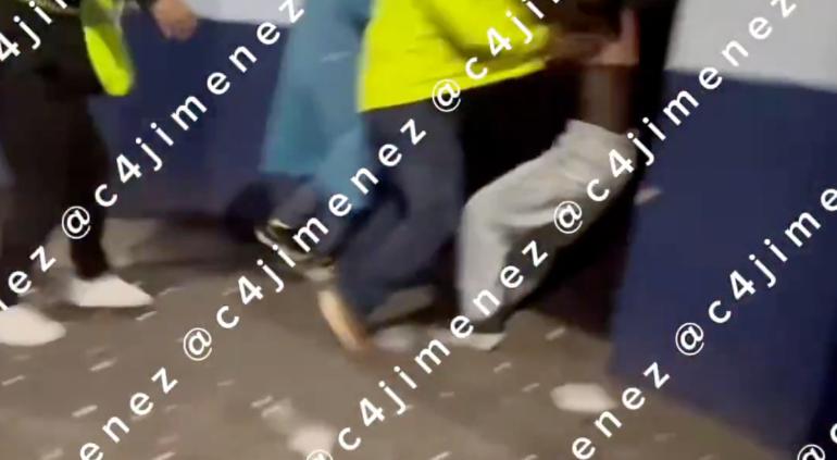 La adolescente habría arrojado las dosis que llevaba y pedido ayuda a sus familiares, quienes presuntamente enfrentaron a los agentes en la colonia Morelos.