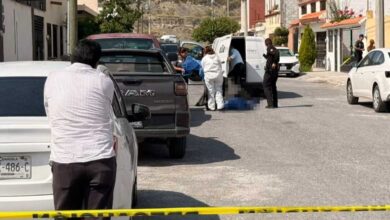 Lamentable: Yulissa, de 19 años, muere luego de haberse aplicado uñas 2 Paramédicos atienden el reporte de una joven inconsciente en una calle de Saltillo