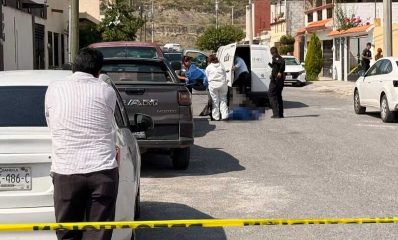 Lamentable: Yulissa, de 19 años, muere luego de haberse aplicado uñas 1 Paramédicos atienden el reporte de una joven inconsciente en una calle de Saltillo