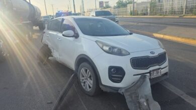 Ch0que entre tres vehículos complica circulación en el bulevar Juan Pablo II 2 Vehículos involucrados en un choque sobre el bulevar Juan Pablo II en Ciudad Juárez