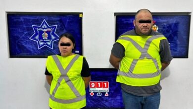 Vehículo relacionado con la detención de una pareja y el aseguramiento de una pistola en Ciudad Juárez
