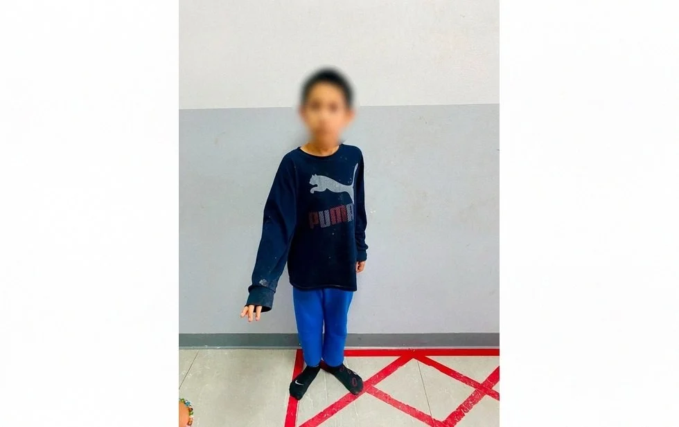 Localizan a niño extraviado y buscan a sus familiares