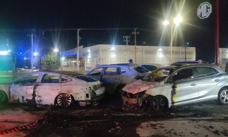 Investigan posible v3ng4nza de exempleados por inc3nd1o de autos en agencia 1 Agencia automotriz de Ciudad Juárez donde investigan el incendio de cuatro autos
