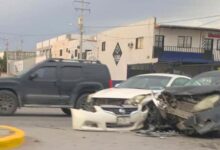 Fuerte ch0qu3 deja dos vehículos con daños en la avenida Carlos Amaya 3 Vehículos con daños tras un choque en la avenida Carlos Amaya de Ciudad Juárez