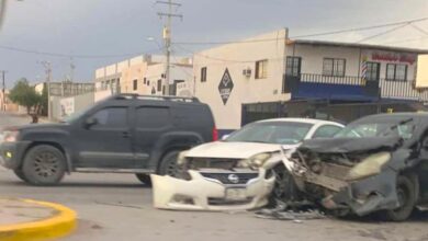 Fuerte ch0qu3 deja dos vehículos con daños en la avenida Carlos Amaya 2 Vehículos con daños tras un choque en la avenida Carlos Amaya de Ciudad Juárez