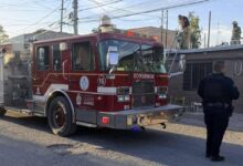 Bomberos controlaron el fu3g0 en un aire acondicionado de una vivienda de Morelos 3 4 Unidad de bomberos durante la atención de un fuego en una vivienda de la colonia Morelos 3