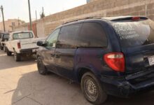 Retiran vehículos en condición de yonke de vivienda en Villas de Salvárcar 5 Operativo municipal para revisar vehículos en condición de yonke en Villas de Salvárcar, Ciudad Juárez
