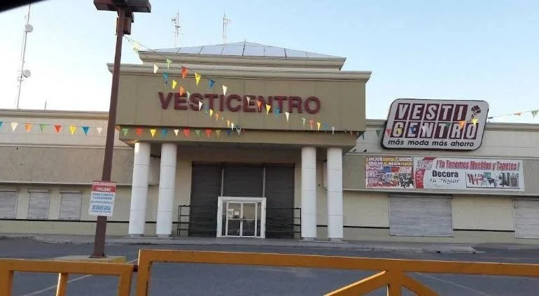 Sucursal cerrada de Vesticentro en el bulevar Zaragoza de Ciudad Juárez