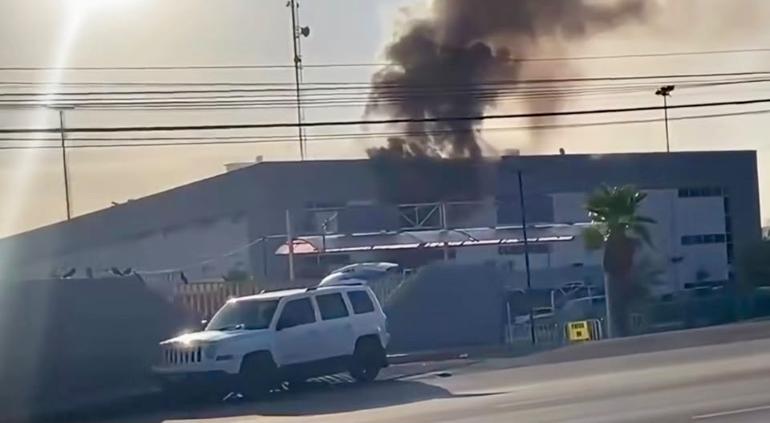 Incendio en Burger King de la Central Camionera movilizó a Bomberos 1 Bomberos atienden incendio en Burger King de la Central Camionera de Ciudad Juárez