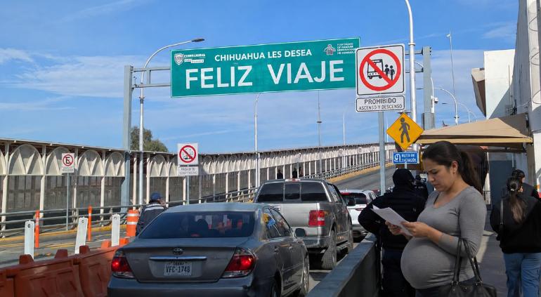 Médicos paseños negarían atención a embarazadas mexicanas 1 Mujer embarazada durante una consulta médica en El Paso