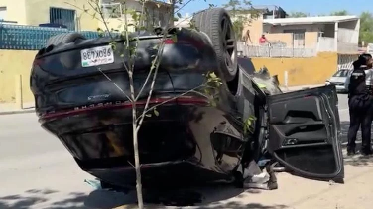 Porsche Macan S volcado en el cruce de Norzagaray y Cloro en Ciudad Juárez