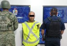 Detienen a hombre buscado por d3l1tos contra la salud en El Papalote 1 Agentes durante un recorrido de vigilancia en la colonia El Papalote de Ciudad Juárez