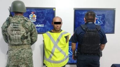 Detienen a hombre buscado por d3l1tos contra la salud en El Papalote 3 Agentes durante un recorrido de vigilancia en la colonia El Papalote de Ciudad Juárez