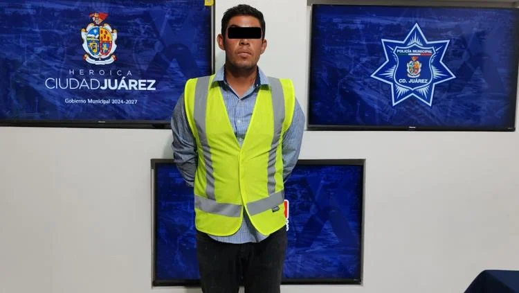 Exterior de Plaza Sendero, donde fue arrestado un hombre acusado de violencia familiar