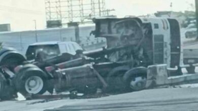 Volcadura de tráiler deja dos lesi0nad0s en el bulevar Independencia 2