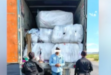Detienen a un fayuquero con 3 camionetas y pacas de ropa 2