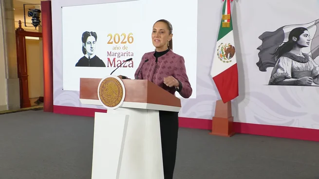 Estudiante consulta información sobre el depósito de las Becas para el Bienestar