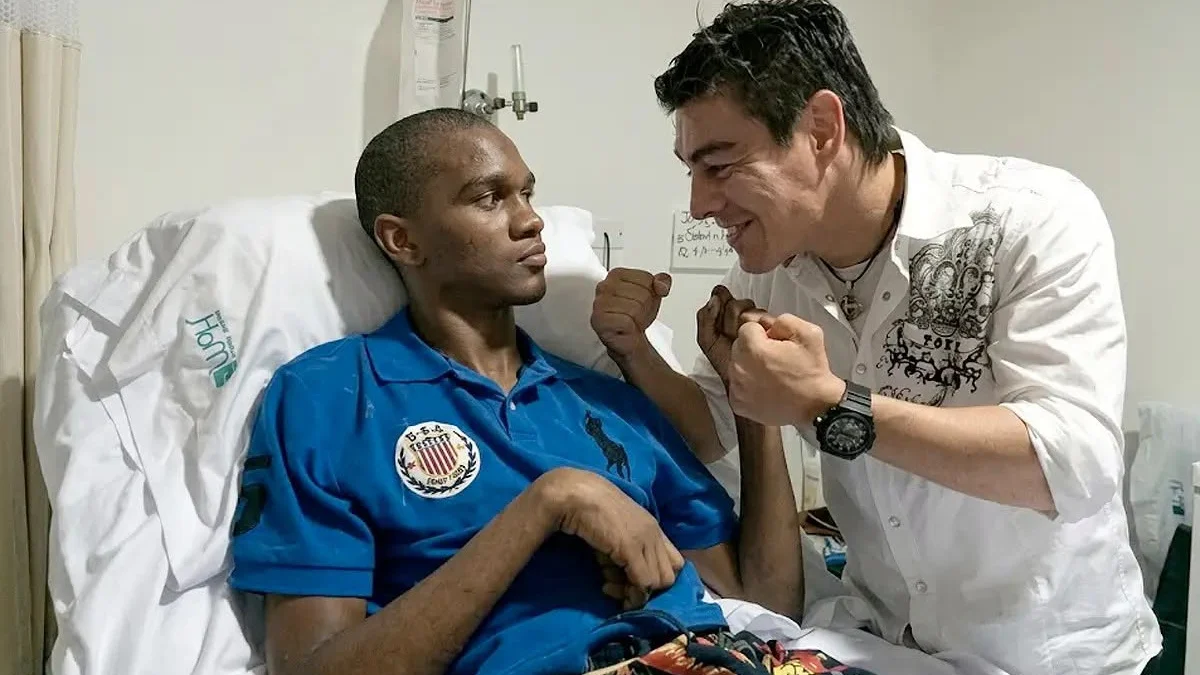 El excampeón mexicano realiza depósitos mensuales a la familia del pugilista, quien sufrió lesiones permanentes después de su combate en San Luis Potosí.