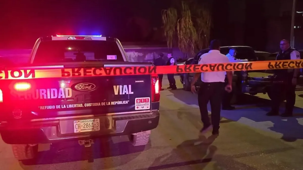 Identifican a hombre prensado entre dos vehículos tras pelea