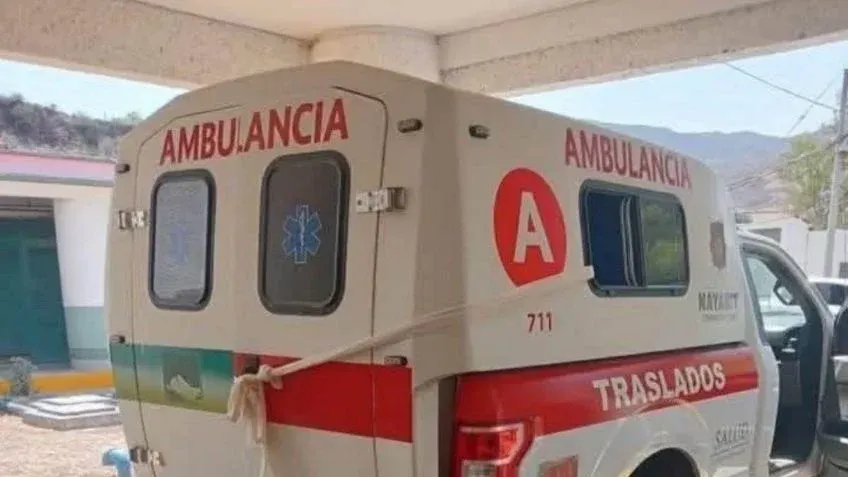 Ambulancia relacionada con el accidente ocurrido en Del Nayar, Nayarit