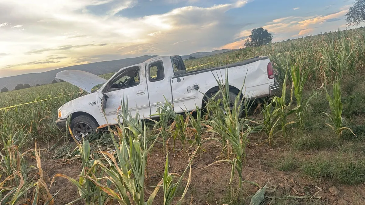 Camino de terracería en Riva Palacio donde ocurrió una volcadura con tres personas fallecidas