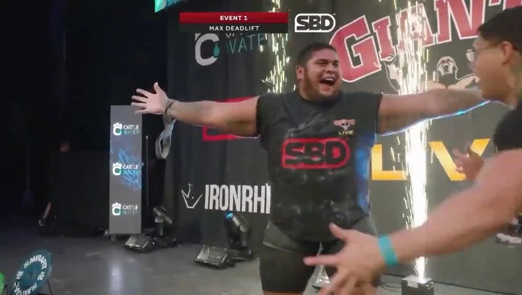 Raúl Tayzon Flores tras levantar 511 kilogramos en peso muerto en Birmingham