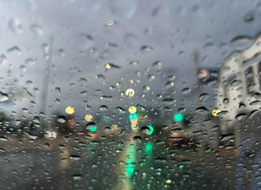 Se presentan tormentas eléctricas y chubascos en distintas zonas de la ciudad