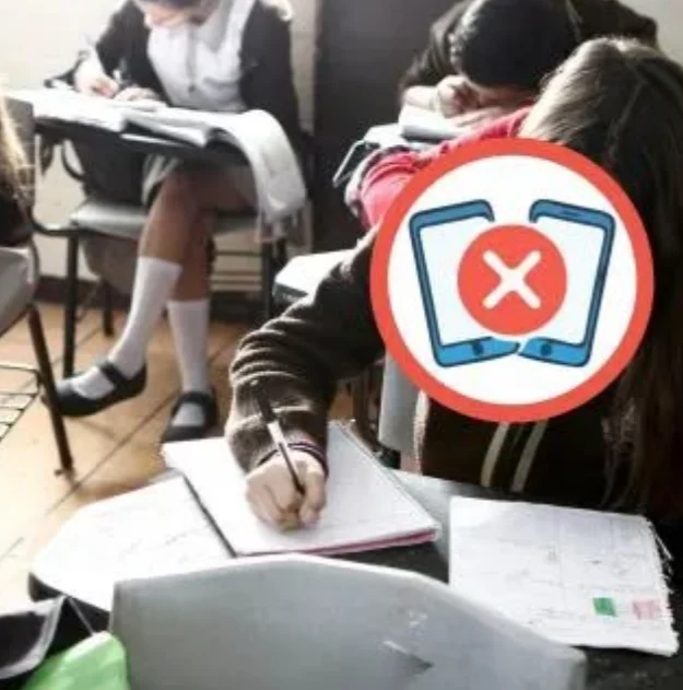 Mario Delgado explica la restricción del celular en las escuelas