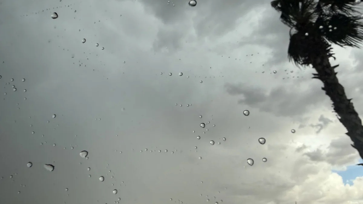 Lluvias dispersas y cielo nublado en Ciudad Juárez