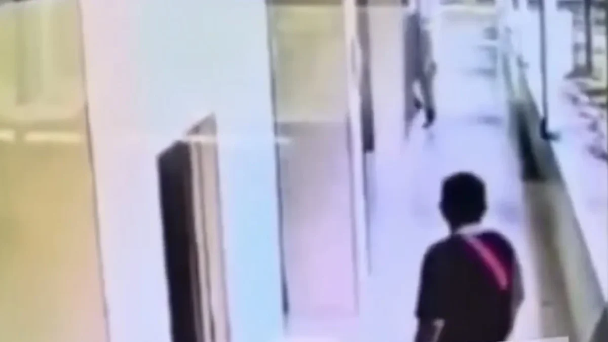 Policía mata de un balazo en la cara a maestra de preescolar; fue a buscarla hasta su salón