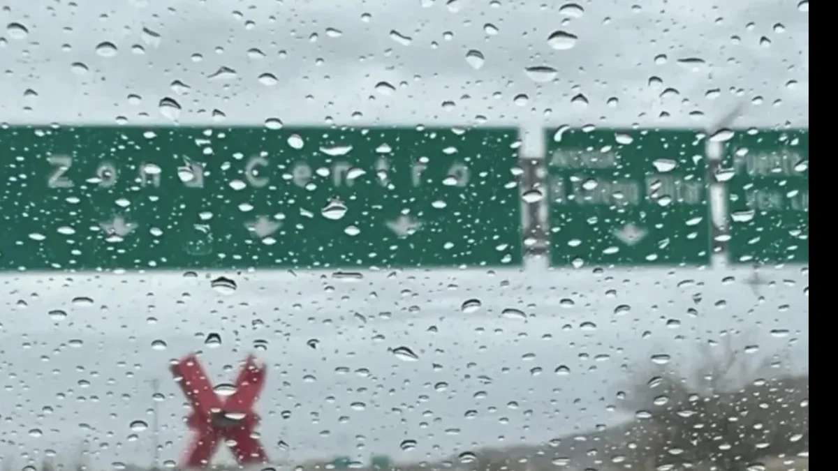 Nubes de lluvia sobre Ciudad Juárez ante el pronóstico de precipitaciones