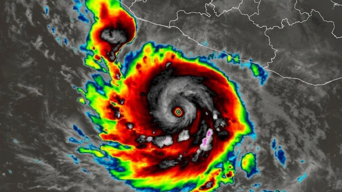 Imagen temática del huracán Polo avanzando por el océano Pacífico hacia Los Cabos