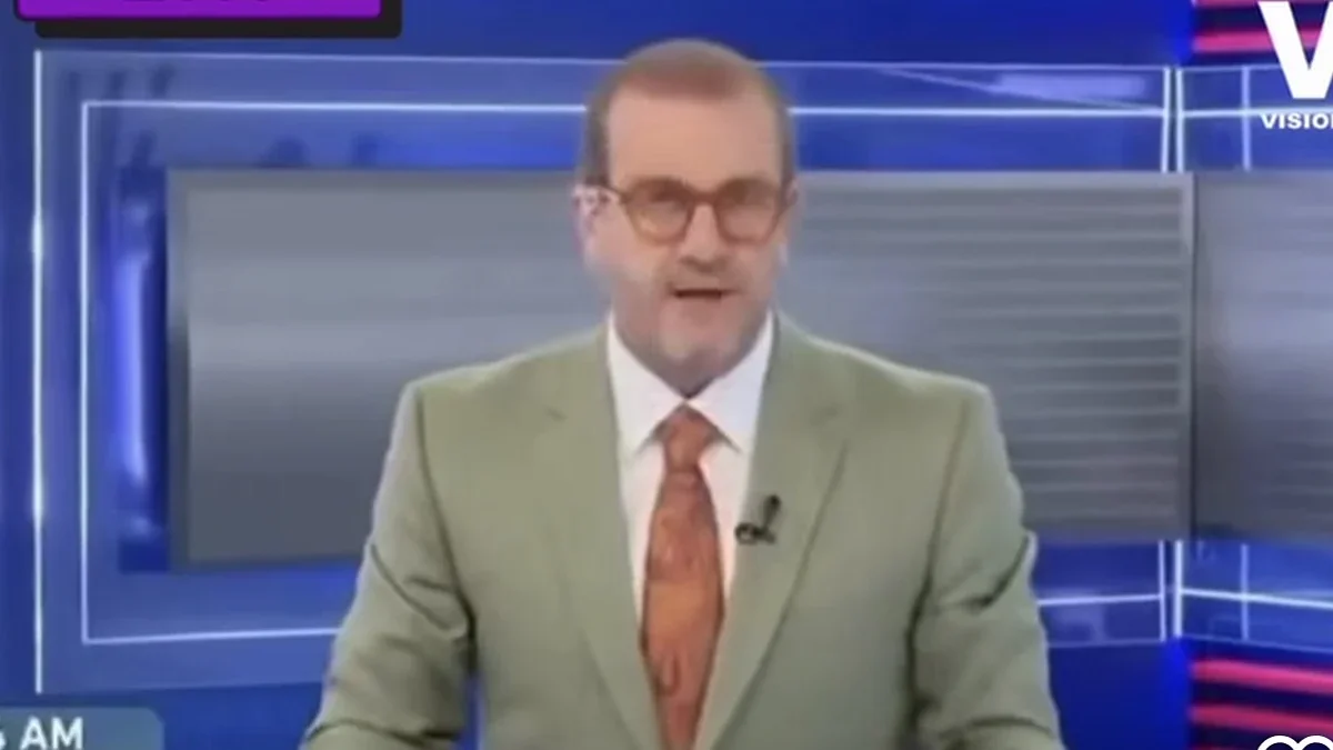 Periodista Augusto Thorndike durante una transmisión de Willax Televisión