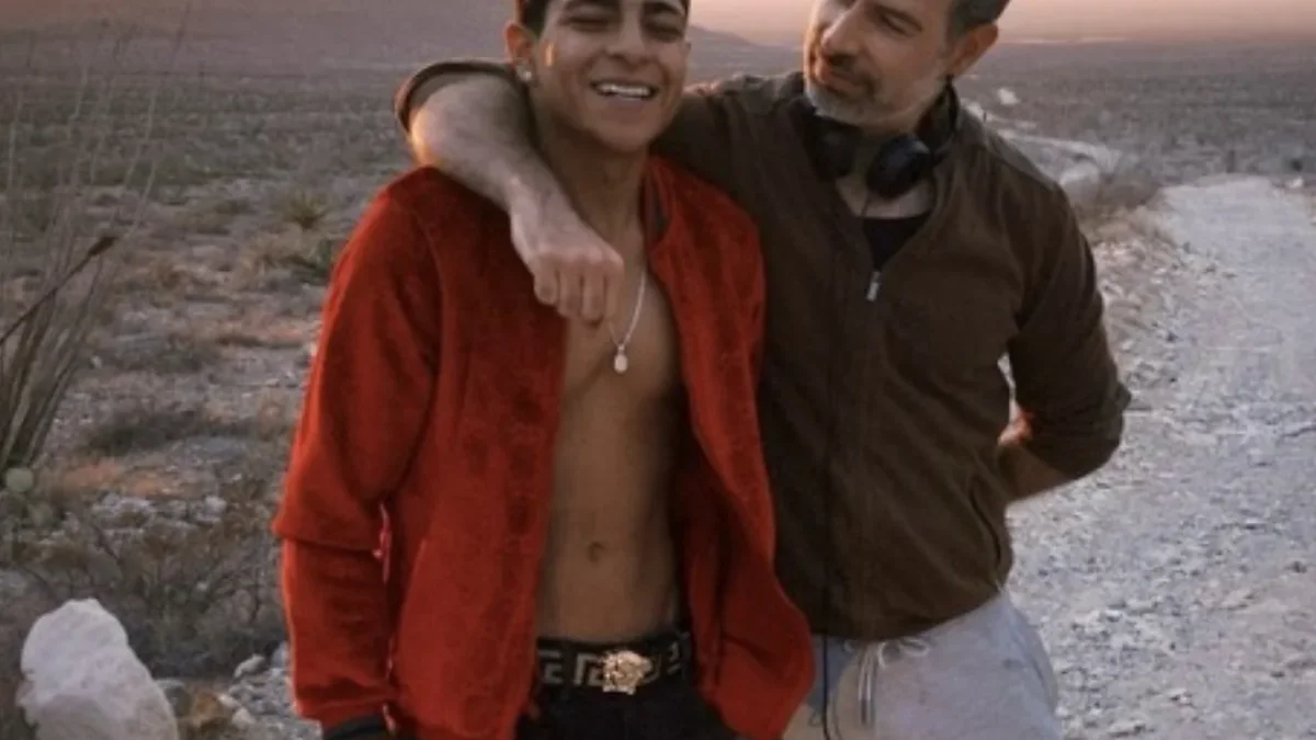 Actores Víctor Prieto y Osvaldo Sánchez en la película En el camino filmada en Ciudad Juárez