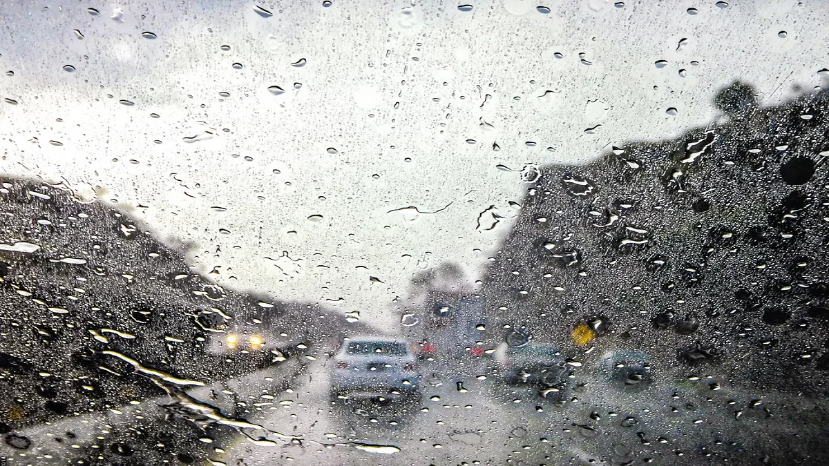 Nubes de lluvia sobre calles de la Ciudad de México