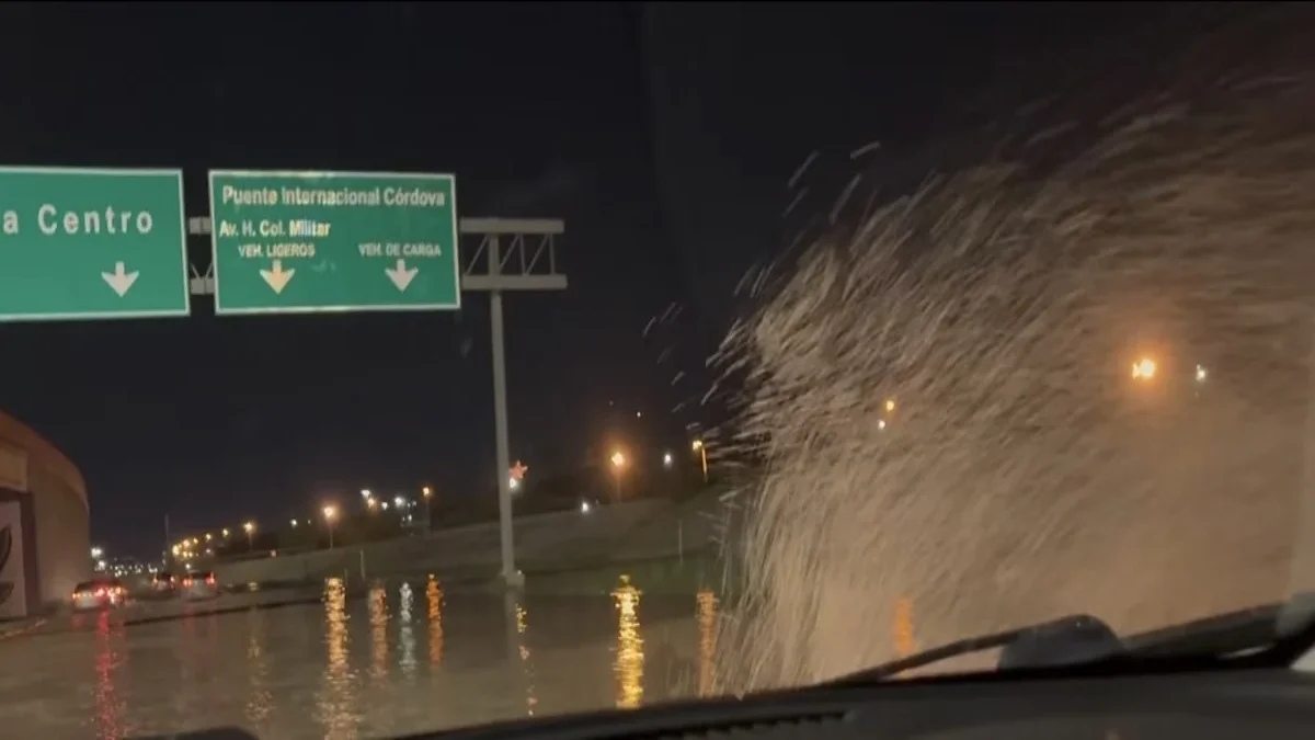 Desbordamiento del Río Bravo en Ciudad Juárez cerca de calles y sectores habitacionales
