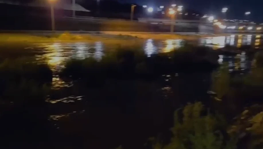 Aumento del caudal del Río Bravo en la frontera entre Ciudad Juárez, El Paso y Sunland Park