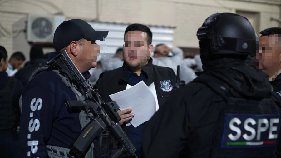 Patrulla de policías estatales señalados por habitantes de El Oasis